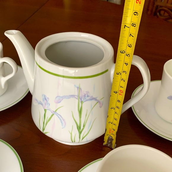 Vintage 10 Pc Set Corningware Shadow Iris Coffee mugs saucers & porcelain Teapot - Picture 5 of 13